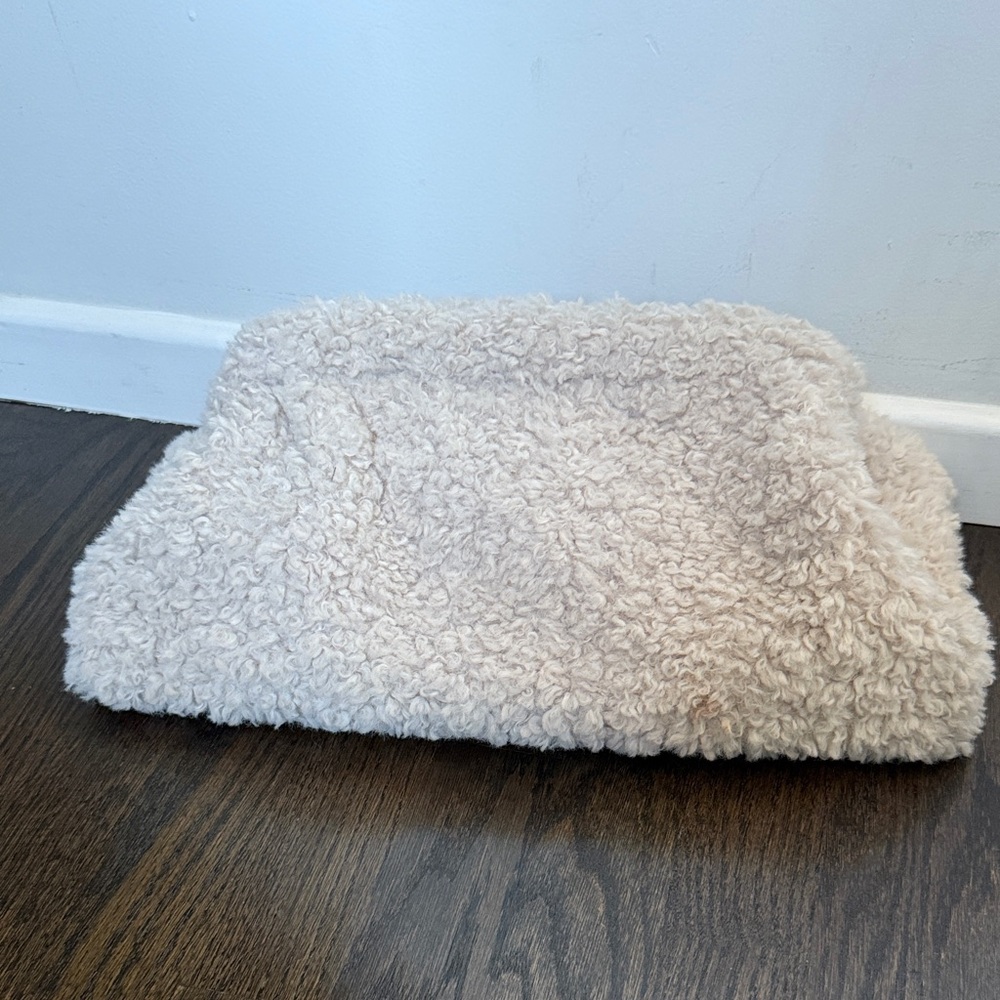 COS Teddy Fleece clutch white